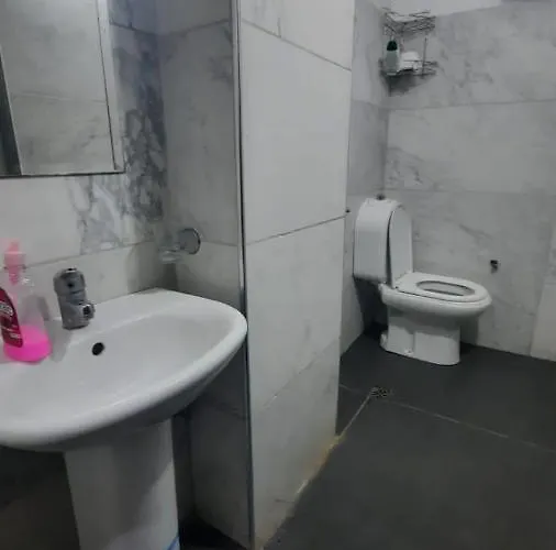 Lovely And Quite Appartament 1-3 A Apartamento