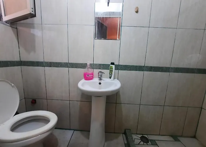 Lovely And Quite Appartament 1-3 A * Tirana