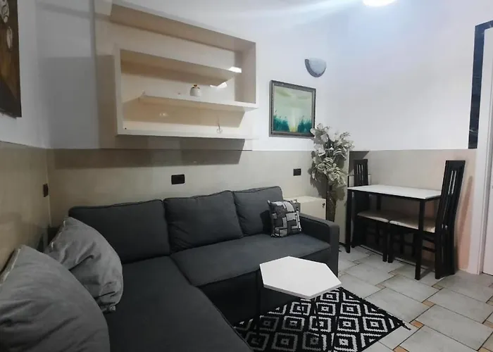 Lovely And Quite Appartament 1-3 A * Tirana