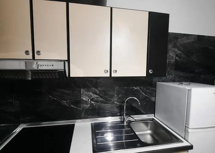 Lovely And Quite Appartament 1-3 A Appartement Tirana